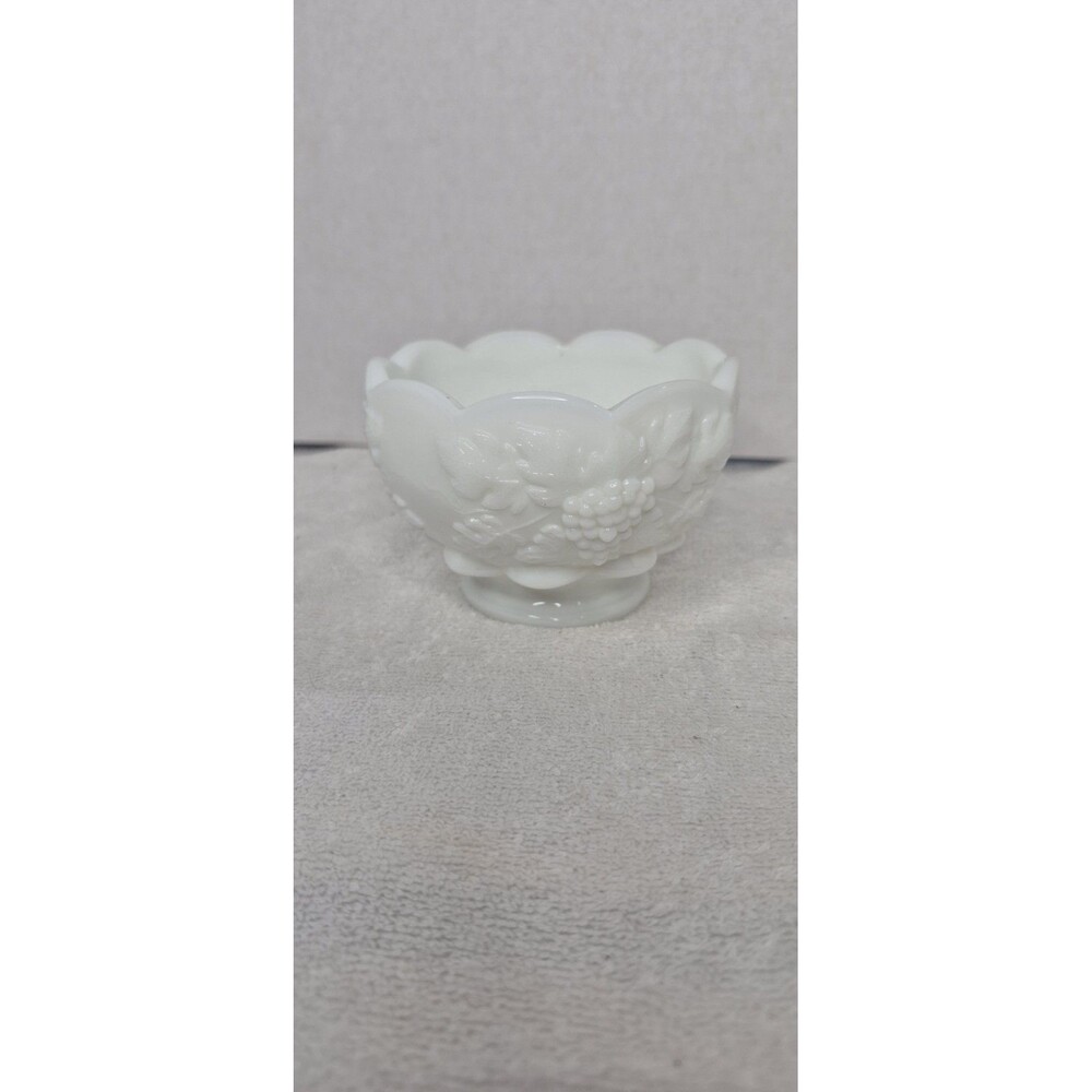 VTG WESTMORELAND PANELED GRAPE MILK GLASS PEDESTAL BOWL  SCALLOPED EDGES 2.75”